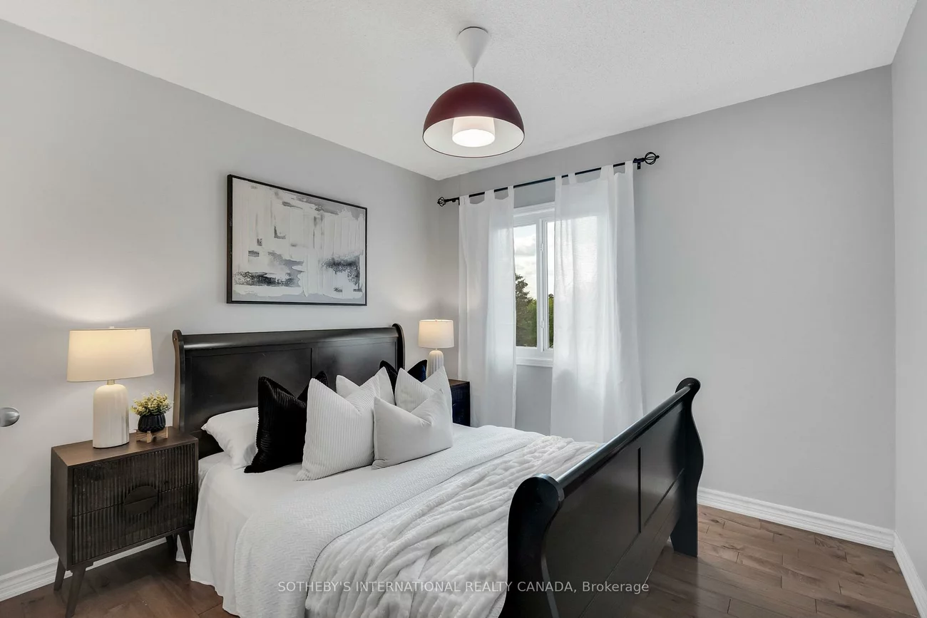 406, Pinnacle, Bayview Wellington, Aurora