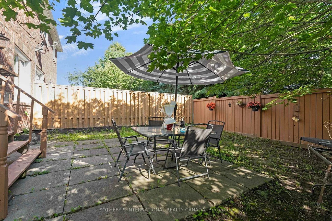406, Pinnacle, Bayview Wellington, Aurora