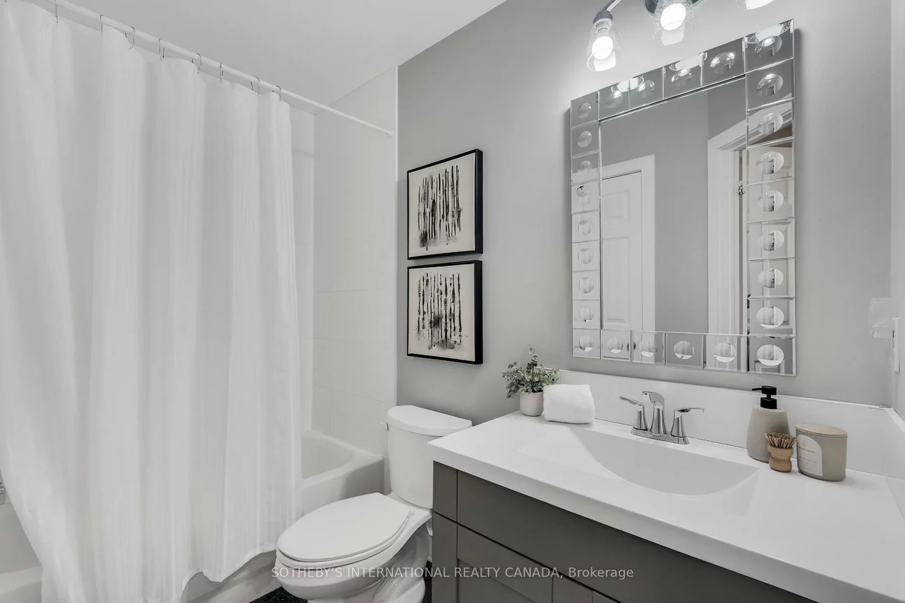 406, Pinnacle, Bayview Wellington, Aurora