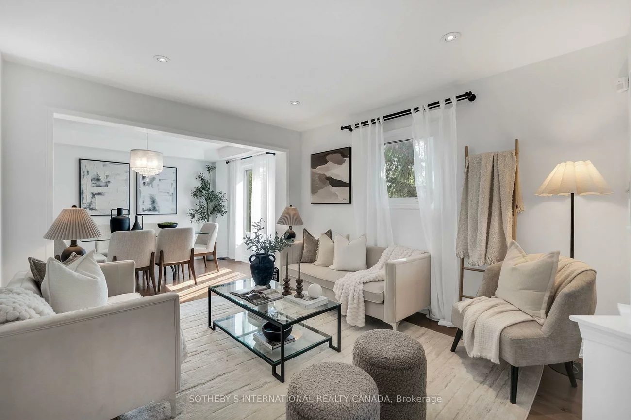 406, Pinnacle, Bayview Wellington, Aurora