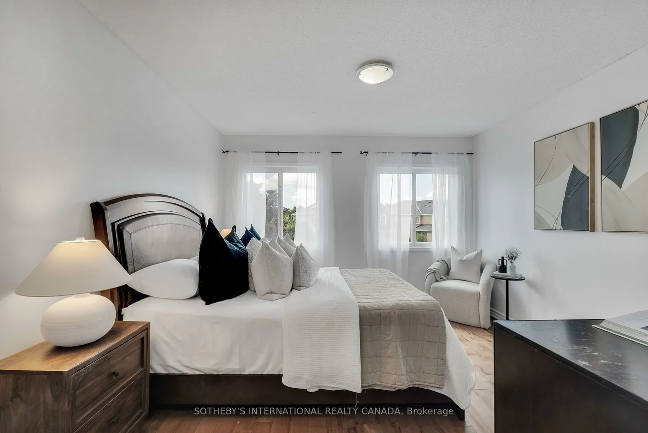 406, Pinnacle, Bayview Wellington, Aurora