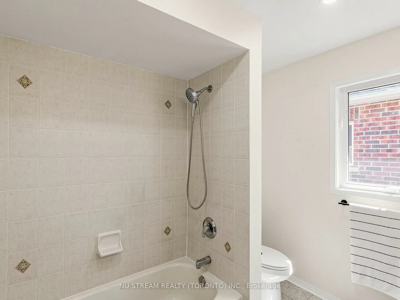 157, Bilbrough, Bayview Northeast, Aurora