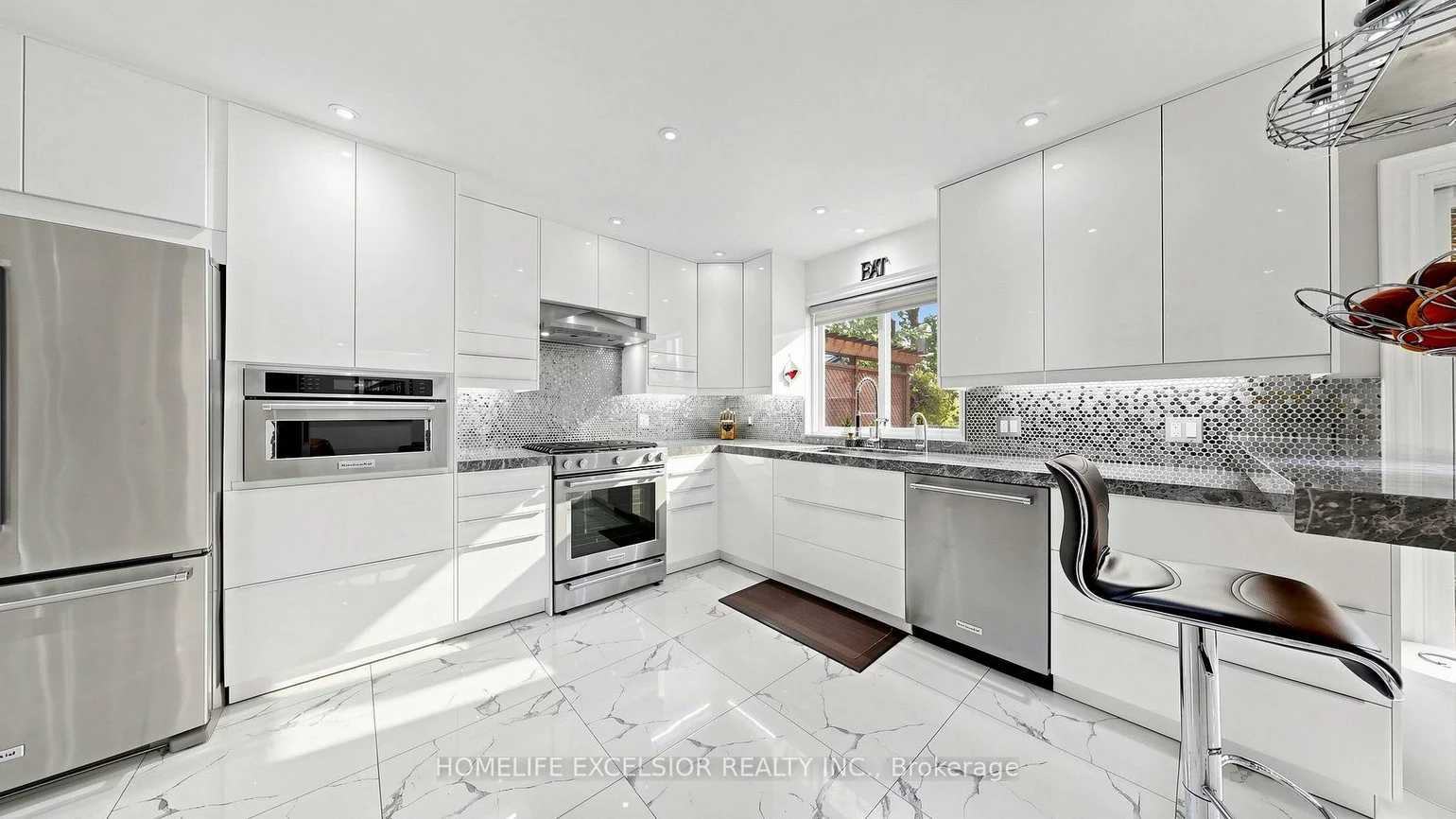 88, Kemano, Aurora Heights, Aurora
