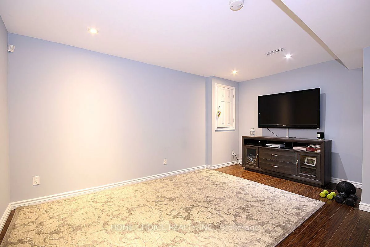 155, Hollandview, Bayview Wellington, Aurora