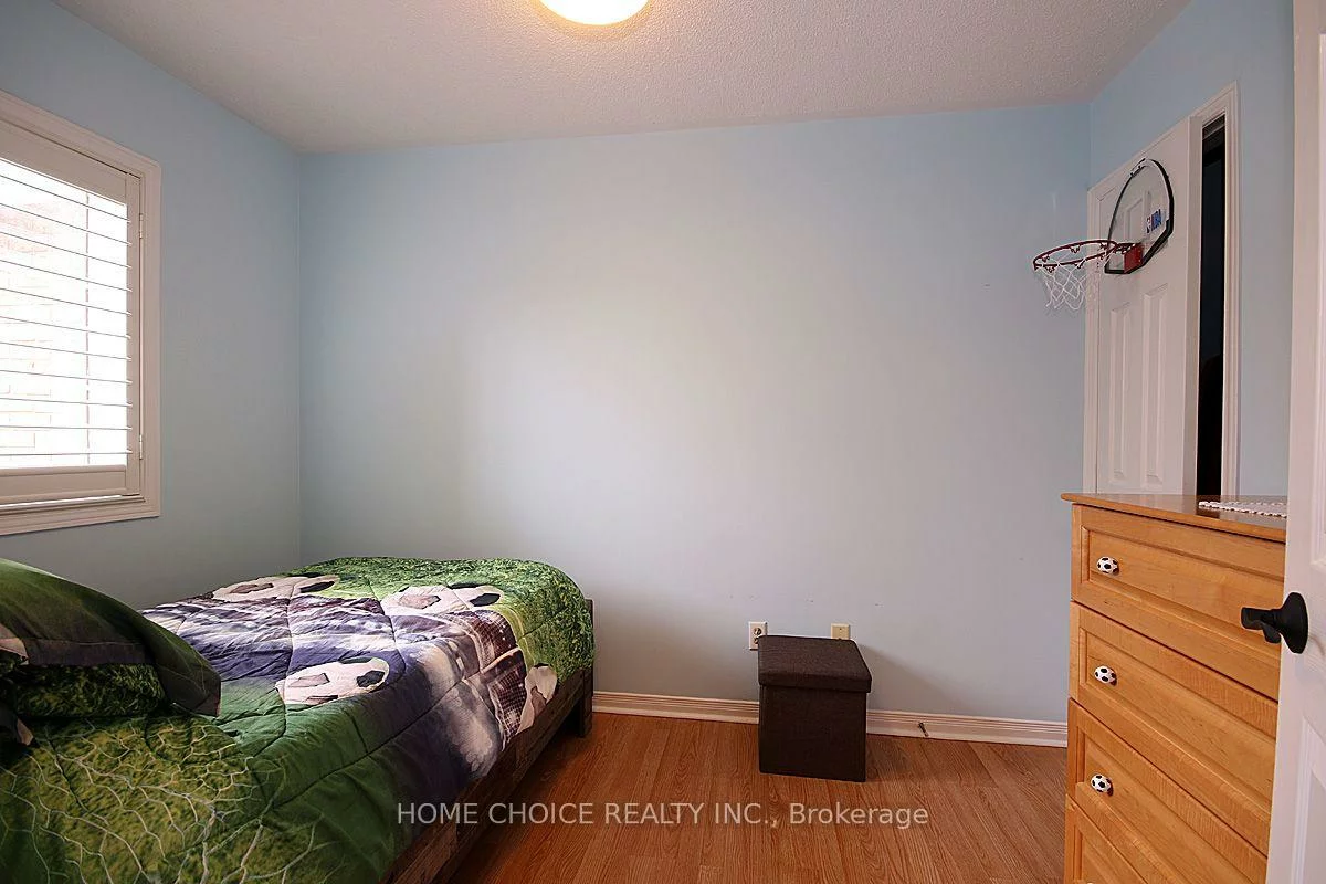155, Hollandview, Bayview Wellington, Aurora