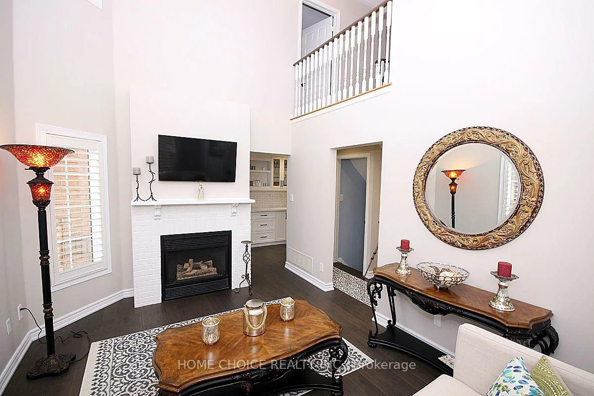 155, Hollandview, Bayview Wellington, Aurora