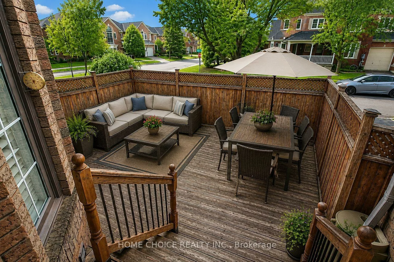 155, Hollandview, Bayview Wellington, Aurora