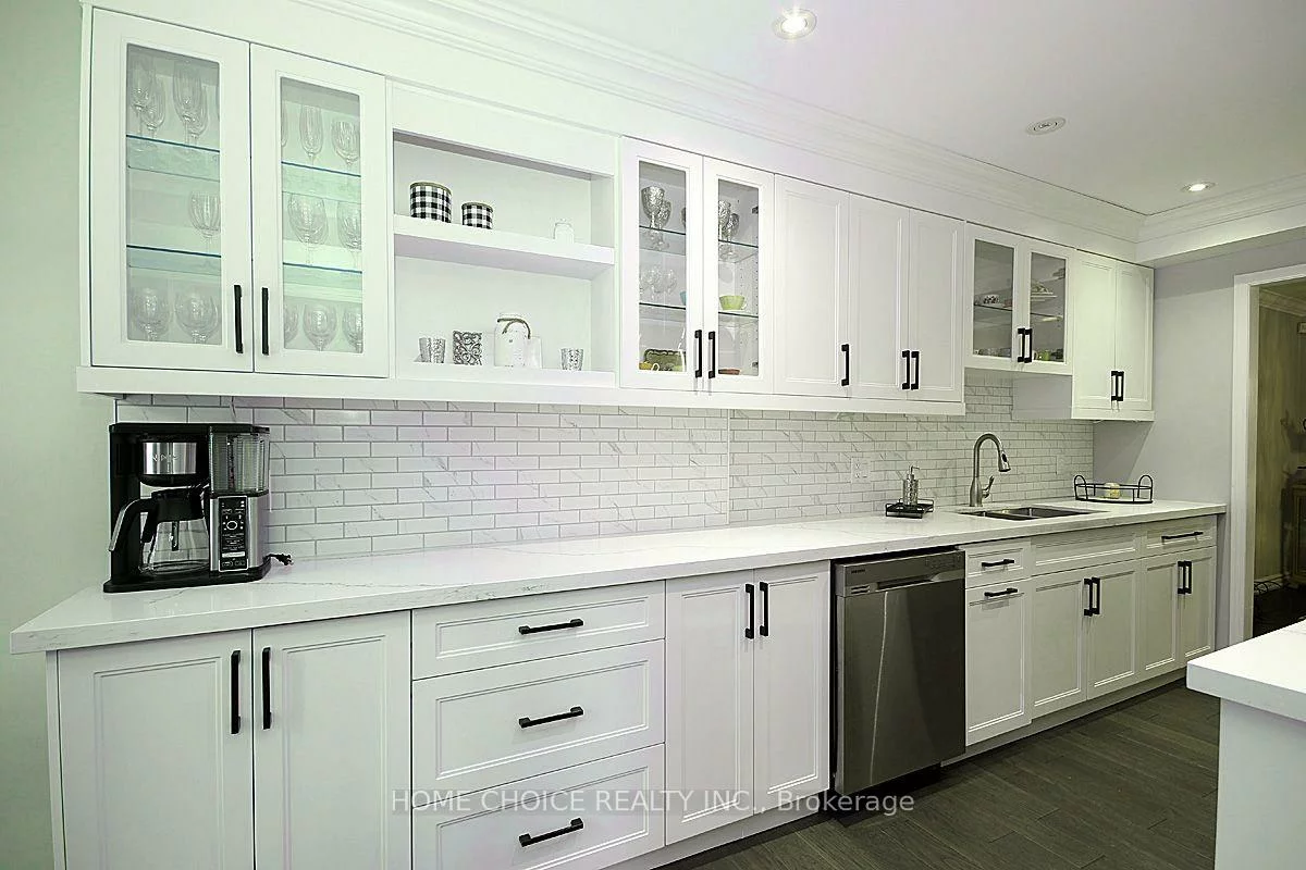155, Hollandview, Bayview Wellington, Aurora