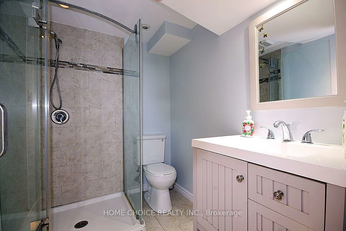 155, Hollandview, Bayview Wellington, Aurora