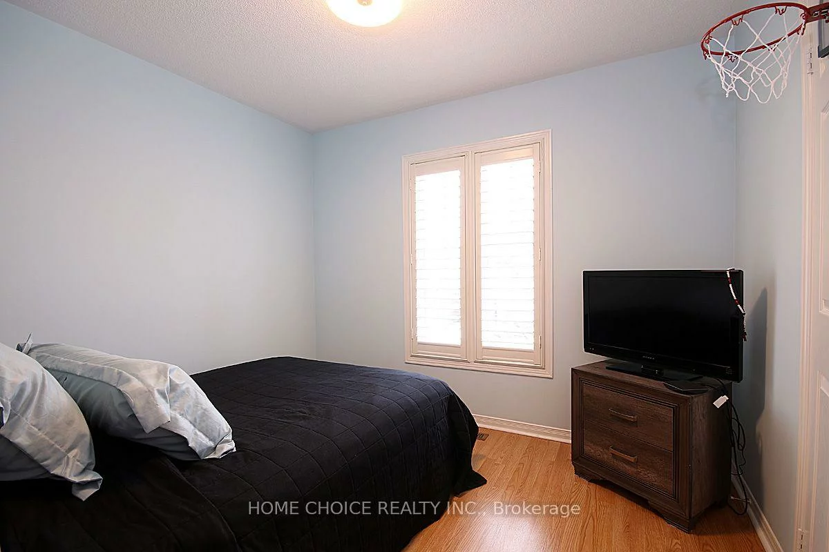 155, Hollandview, Bayview Wellington, Aurora