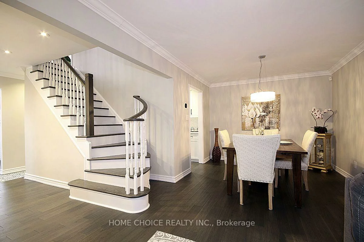 155, Hollandview, Bayview Wellington, Aurora