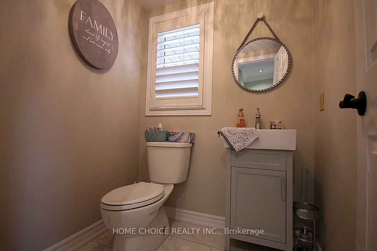 155, Hollandview, Bayview Wellington, Aurora