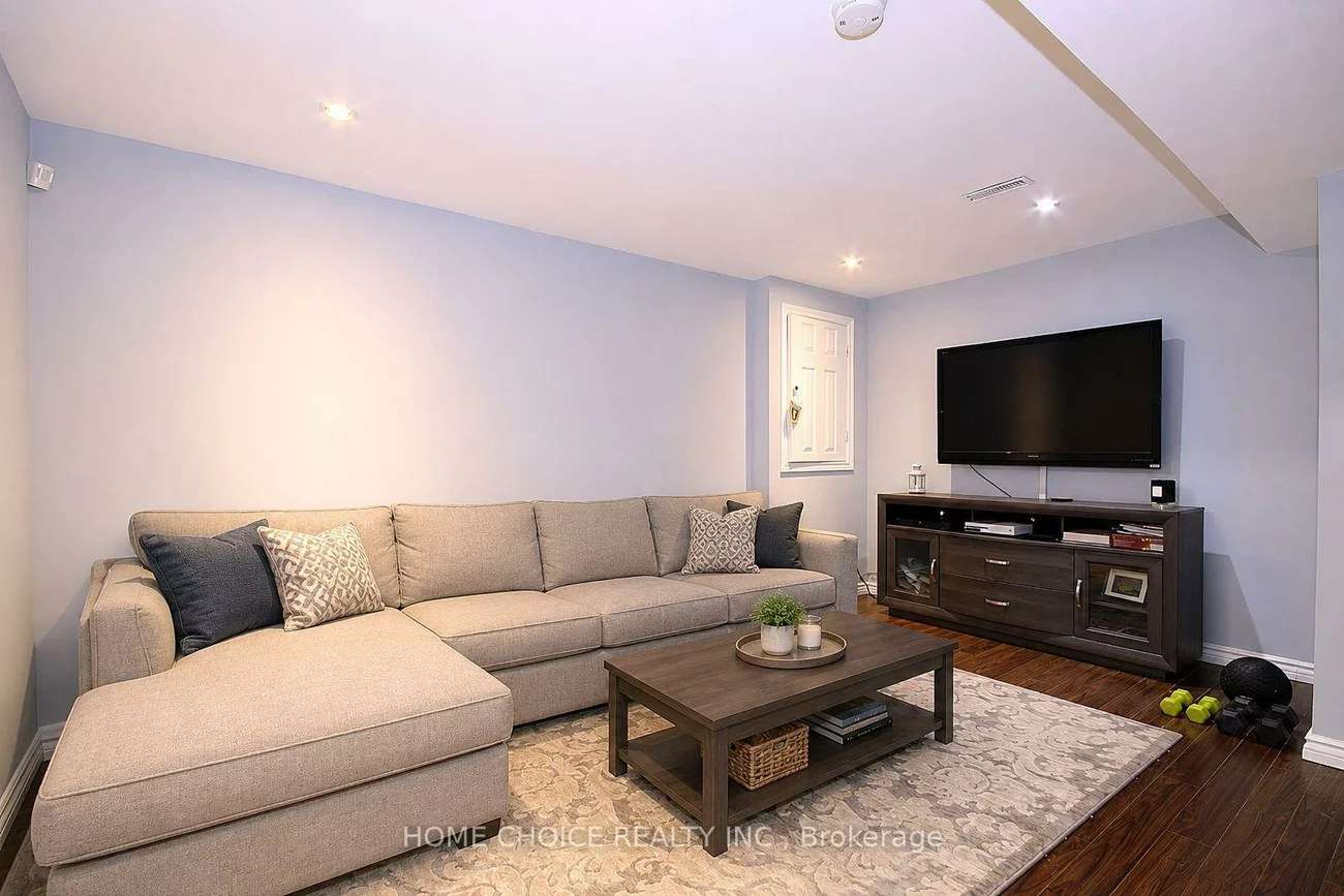 155, Hollandview, Bayview Wellington, Aurora