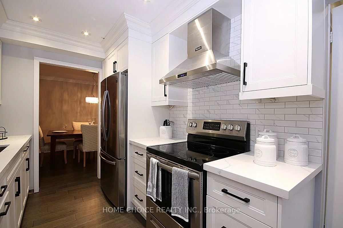155, Hollandview, Bayview Wellington, Aurora