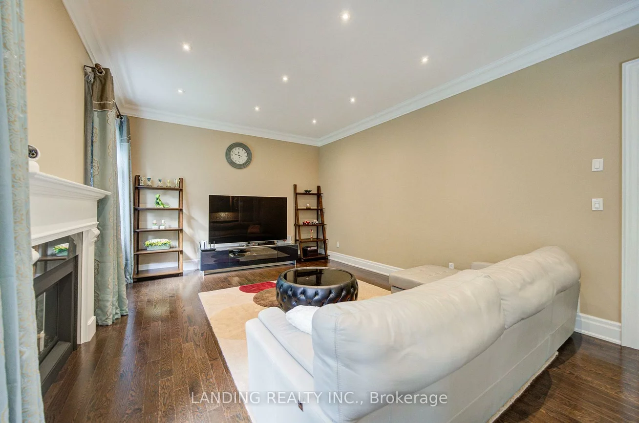 57, Strawbridge Farm, Aurora Grove, Aurora