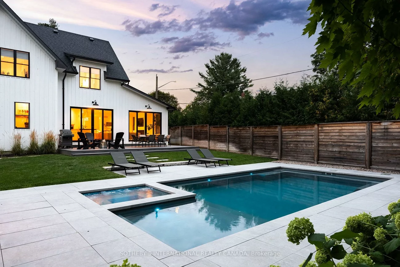 55, Metcalfe, Aurora Village, Aurora
