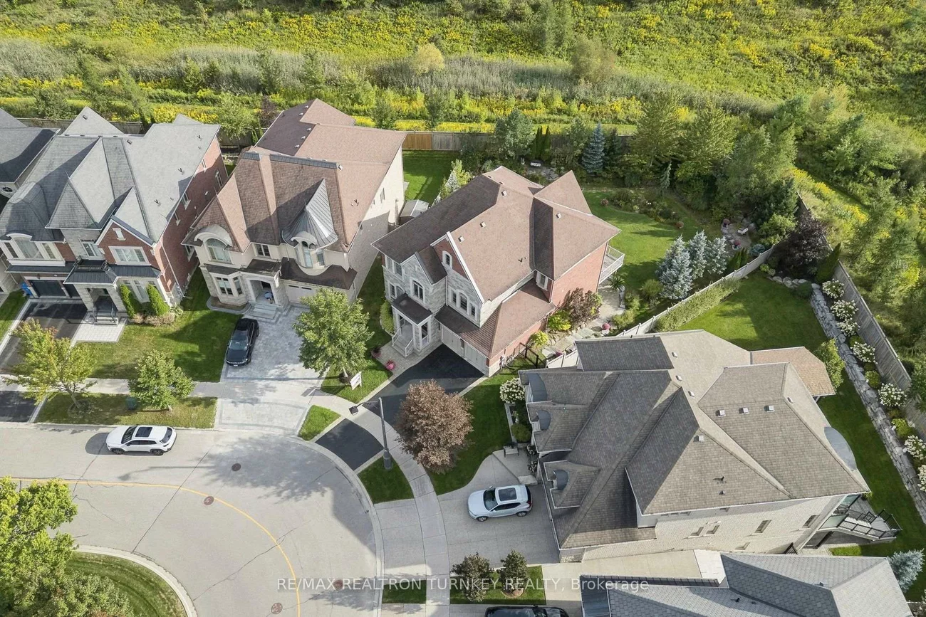 76, Vines, Bayview Southeast, Aurora