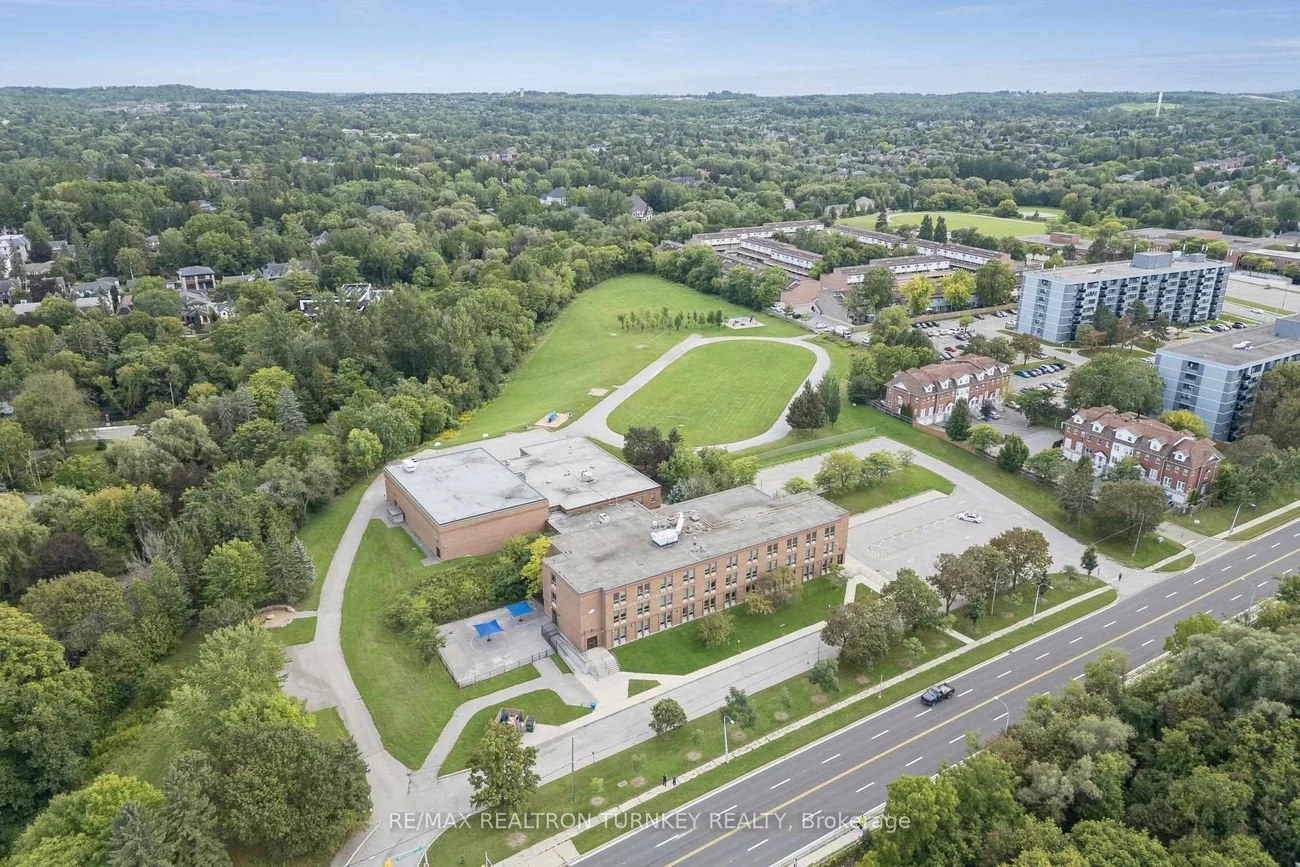 76, Vines, Bayview Southeast, Aurora
