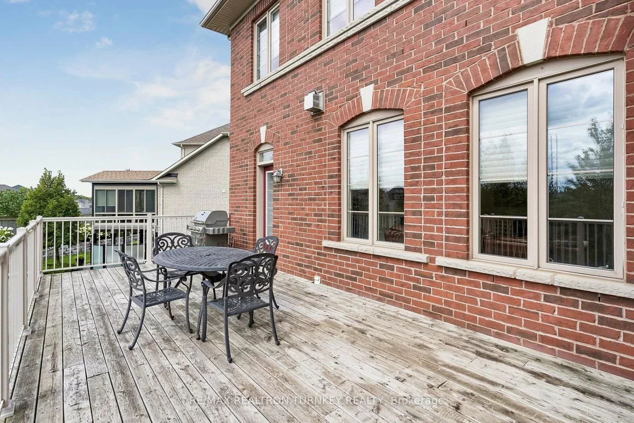 76, Vines, Bayview Southeast, Aurora