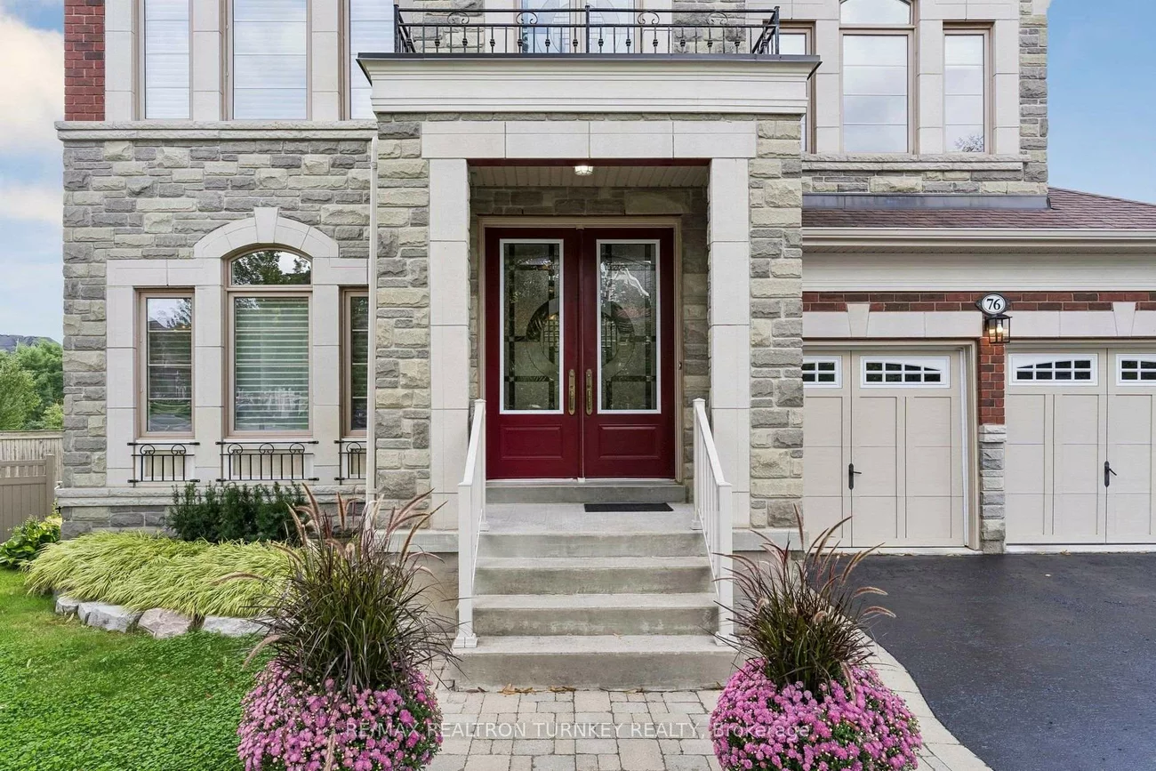 76, Vines, Bayview Southeast, Aurora