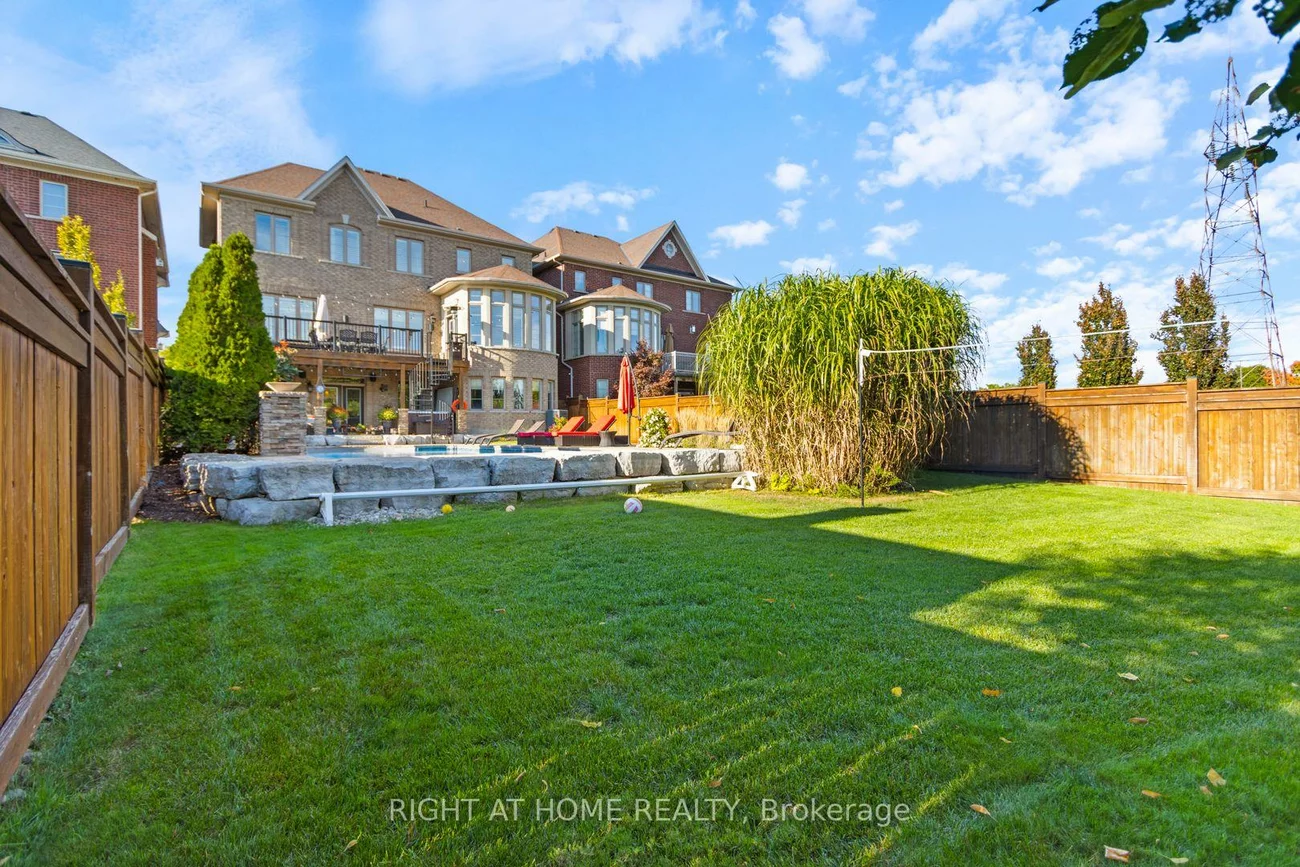 126, Vines, Bayview Southeast, Aurora