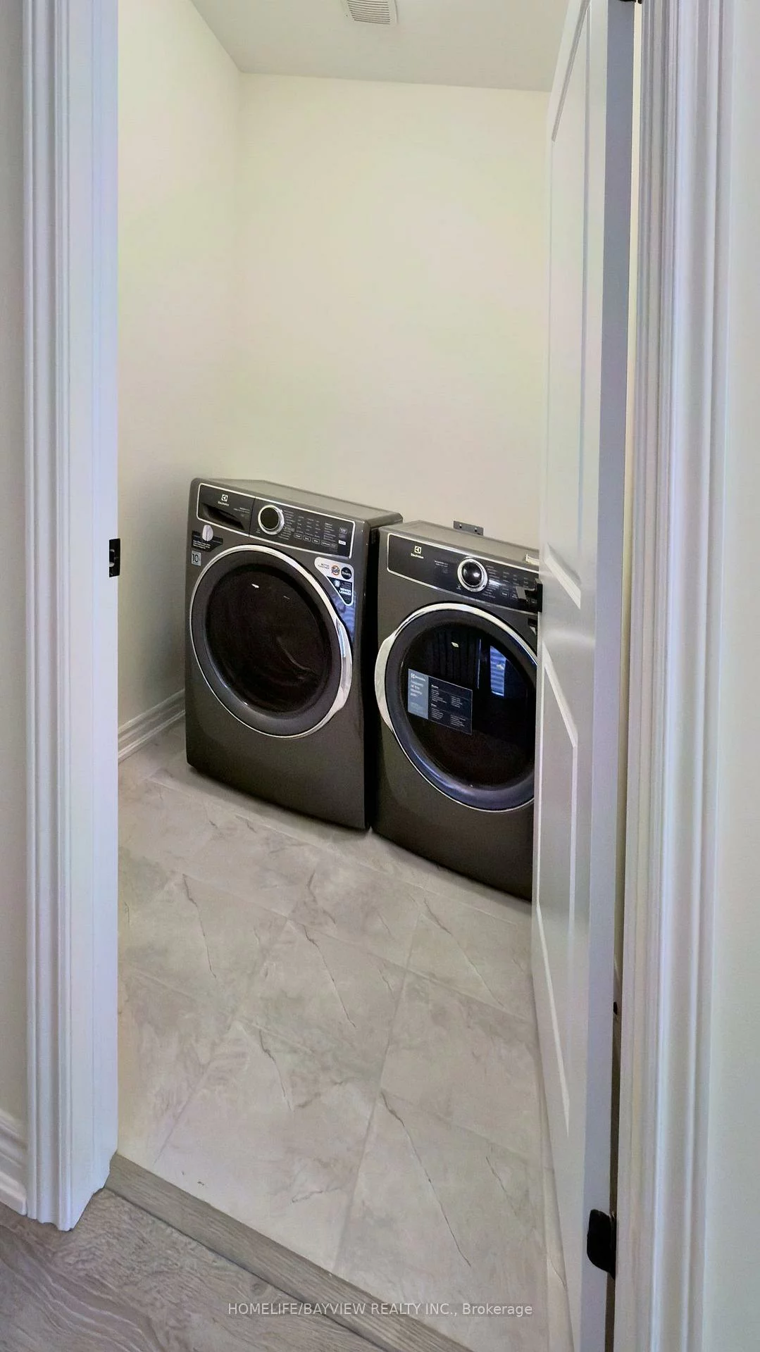 105, Halldorson, Bayview Northeast, Aurora