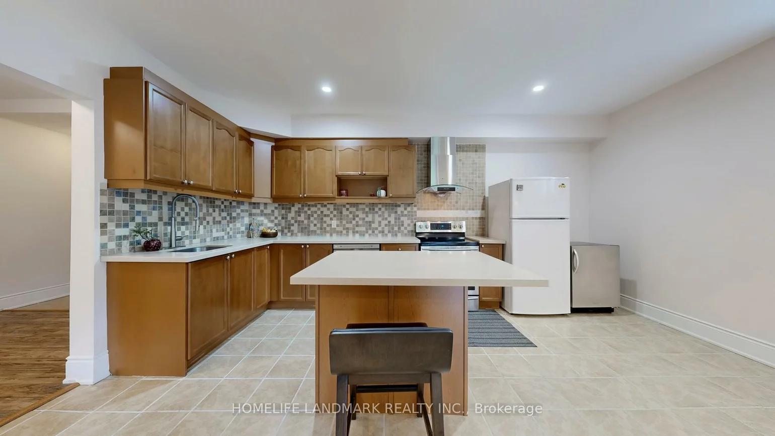 90, Offord, Bayview Southeast, Aurora