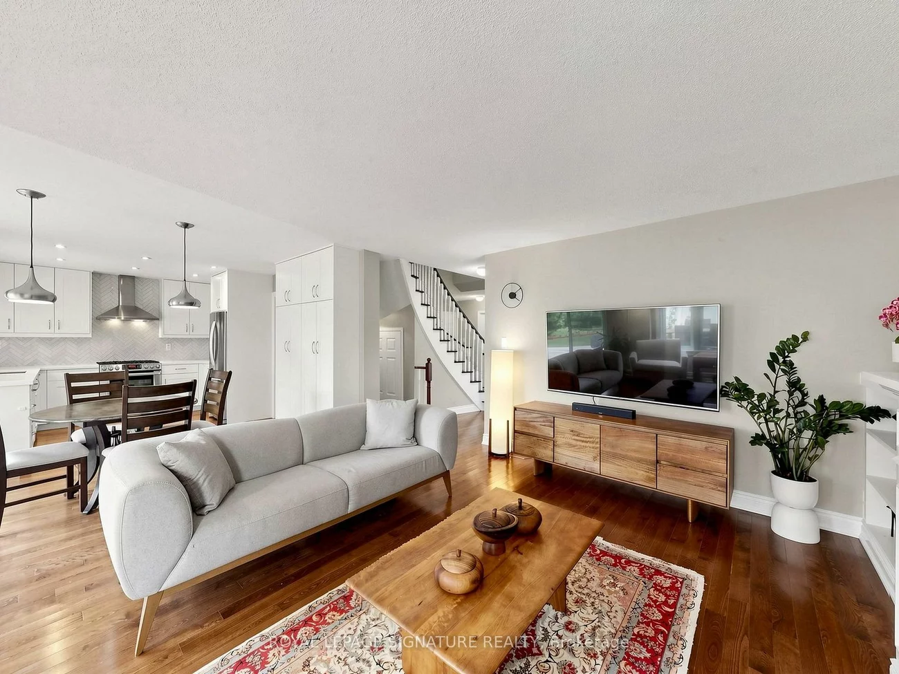 81, Pinnacle, Bayview Wellington, Aurora