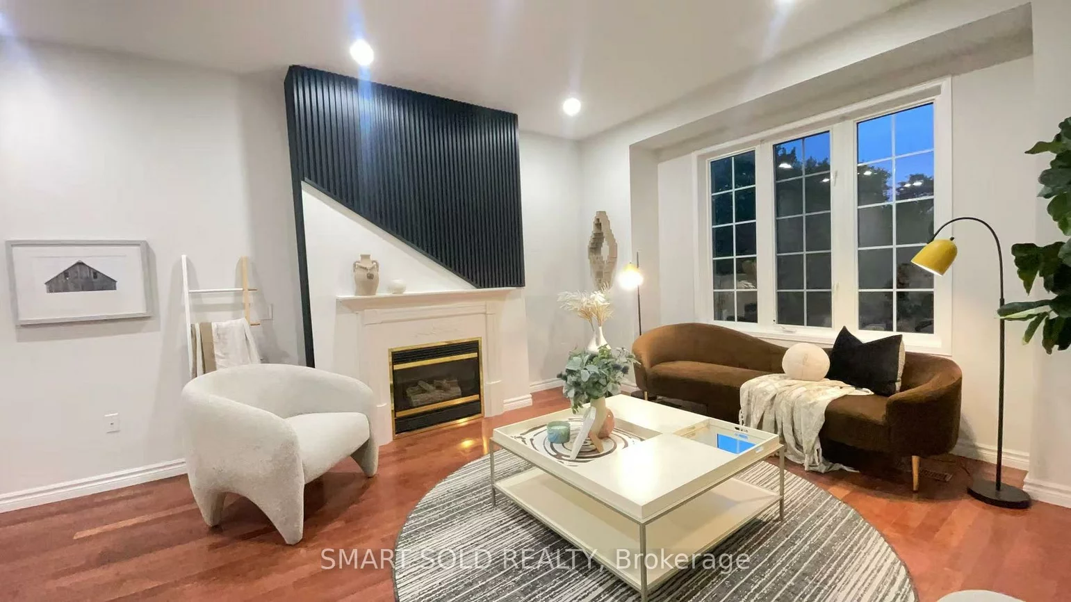 82, Ballymore, Bayview Wellington, Aurora