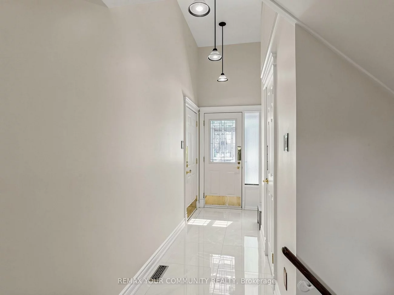 75, St. Andrews, Hills of St Andrew, Aurora