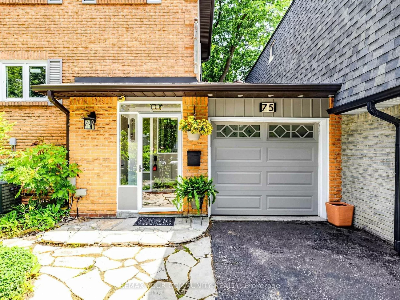 75, St. Andrews, Hills of St Andrew, Aurora