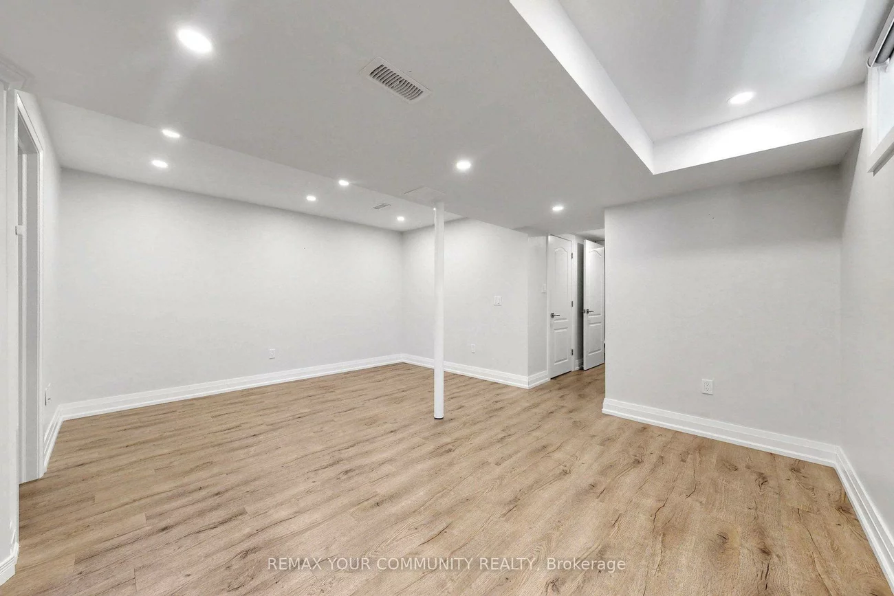 64, Mugford, Bayview Wellington, Aurora