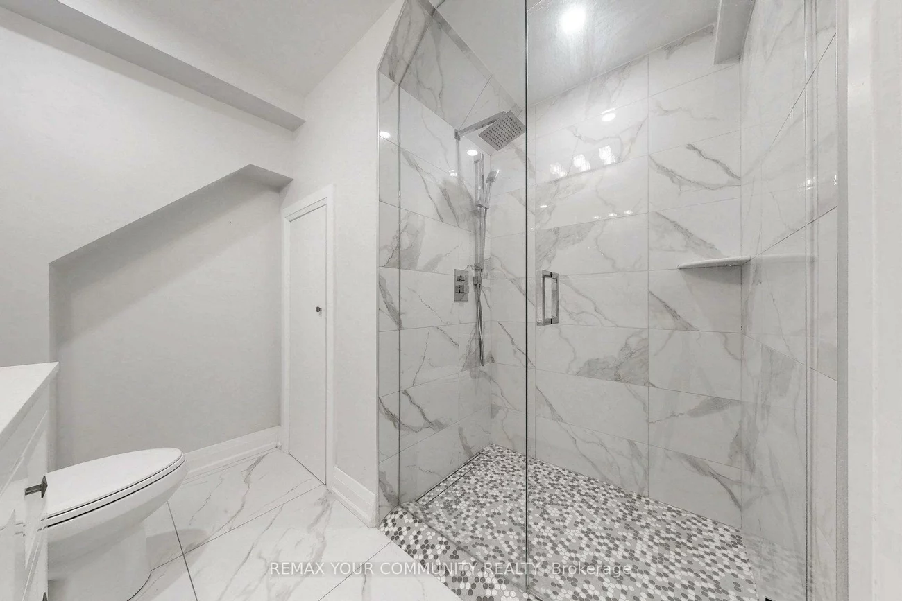 64, Mugford, Bayview Wellington, Aurora