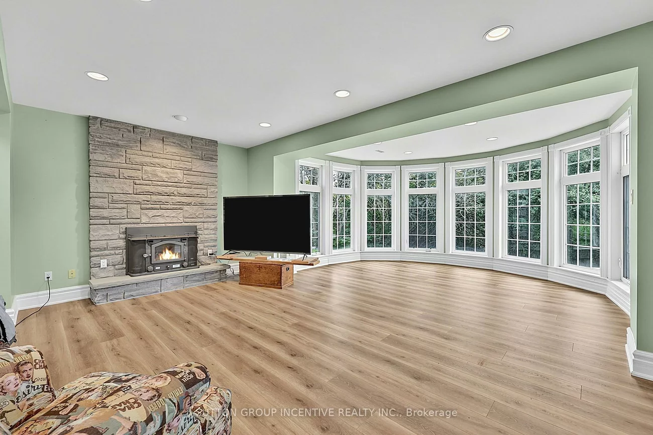 25, Bovair, Bayview Southeast, Aurora