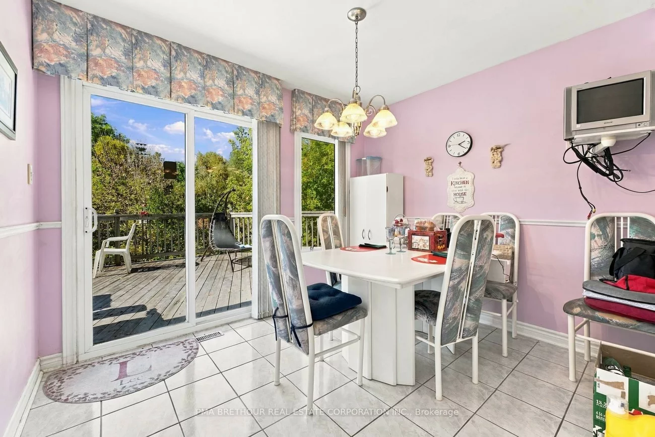 18, Deerglen, Aurora Grove, Aurora