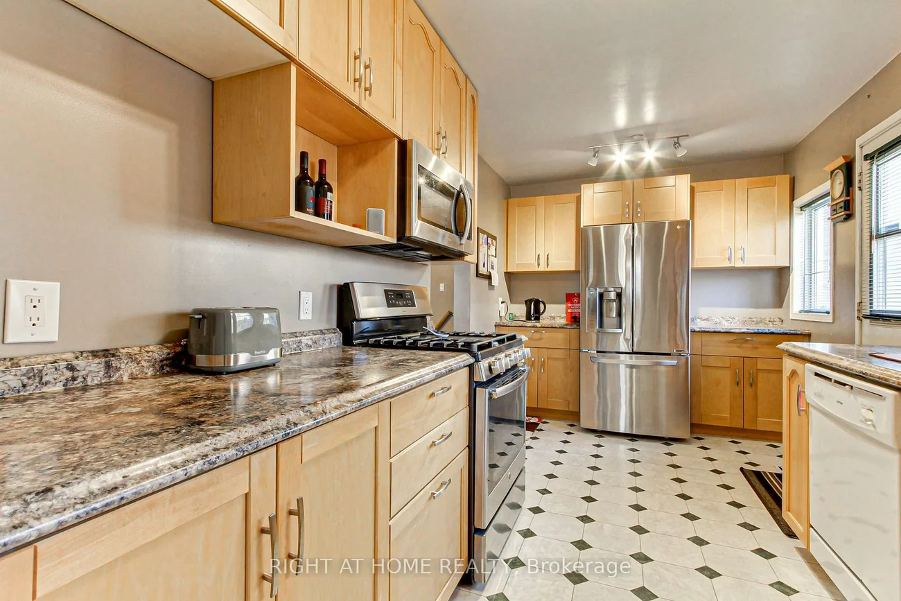 30, Kitimat, Aurora Heights, Aurora