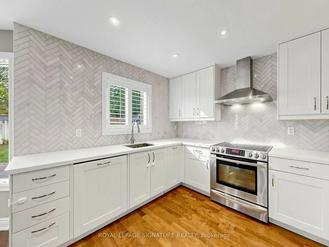 81, Pinnacle, Bayview Wellington, Aurora