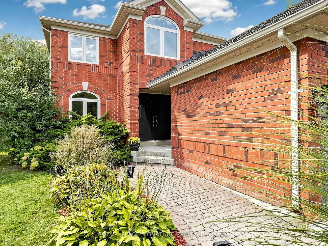 81, Pinnacle, Bayview Wellington, Aurora