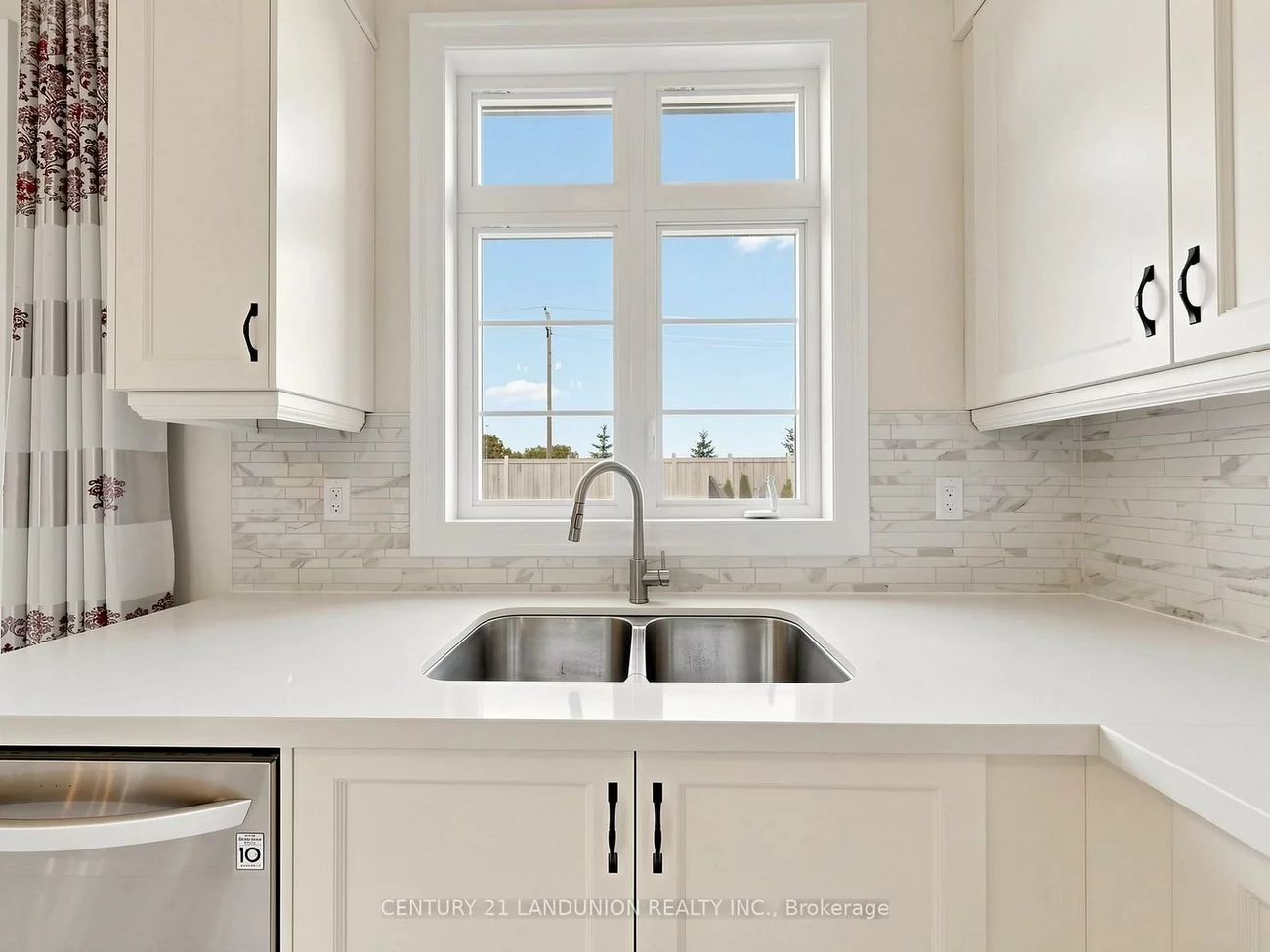 254, Touch Gold, Bayview Southeast, Aurora