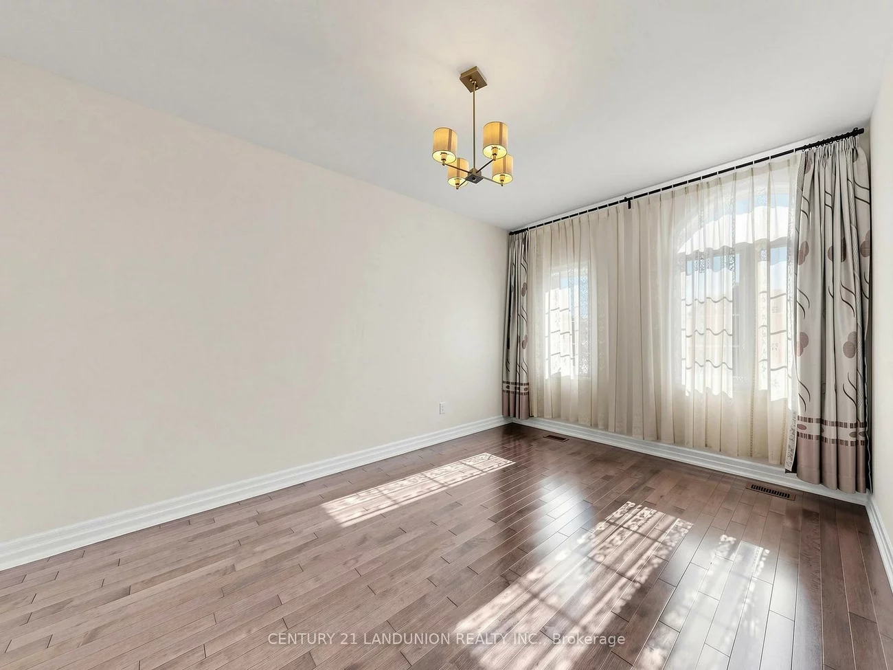 254, Touch Gold, Bayview Southeast, Aurora