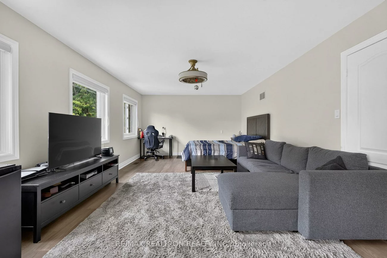 37, Offord, Bayview Southeast, Aurora