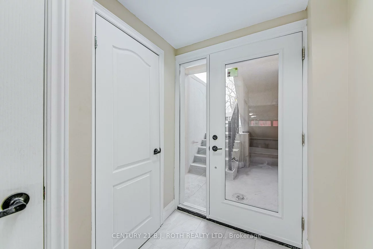 82, Peel, Wellington, Barrie