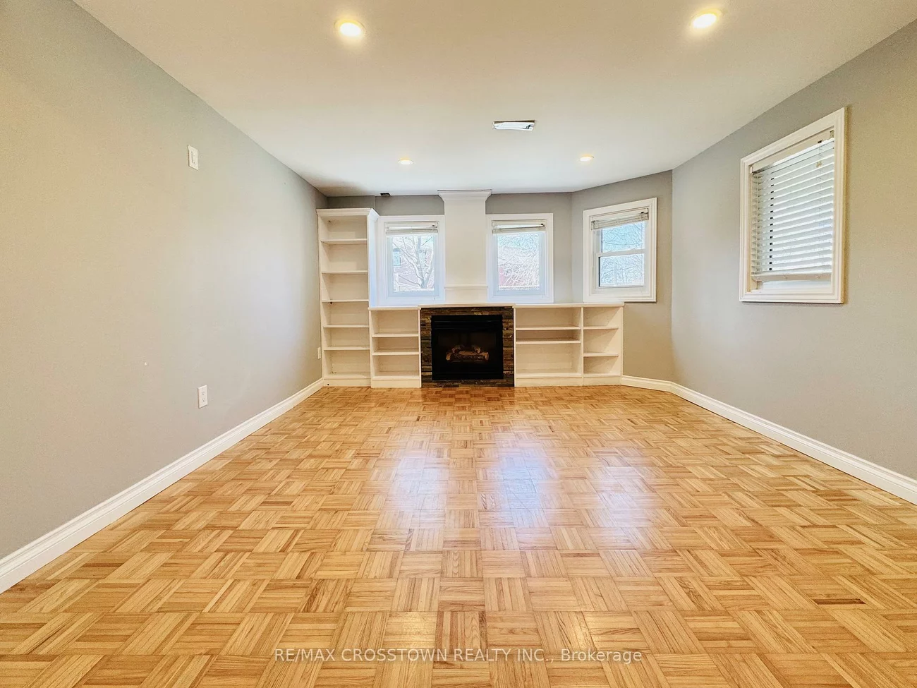 22, Grand Forest, Bayshore, Barrie