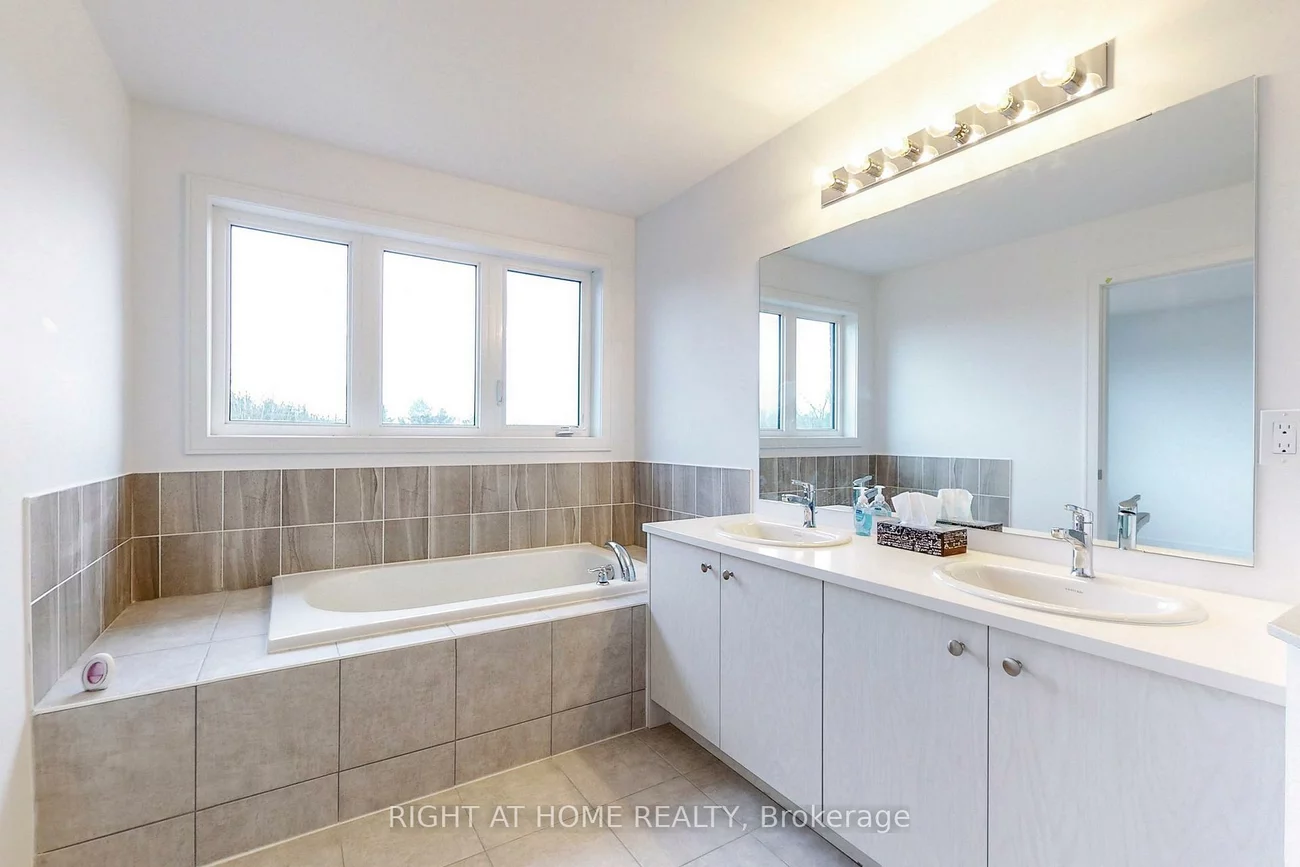 68, Blue Forest, Innis-Shore, Barrie