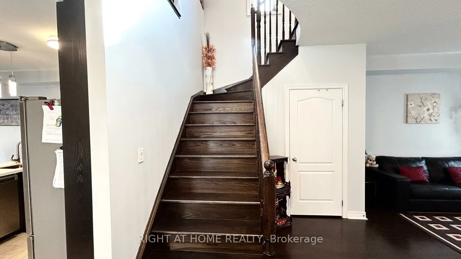 10, Pearcey, West Bayfield, Barrie