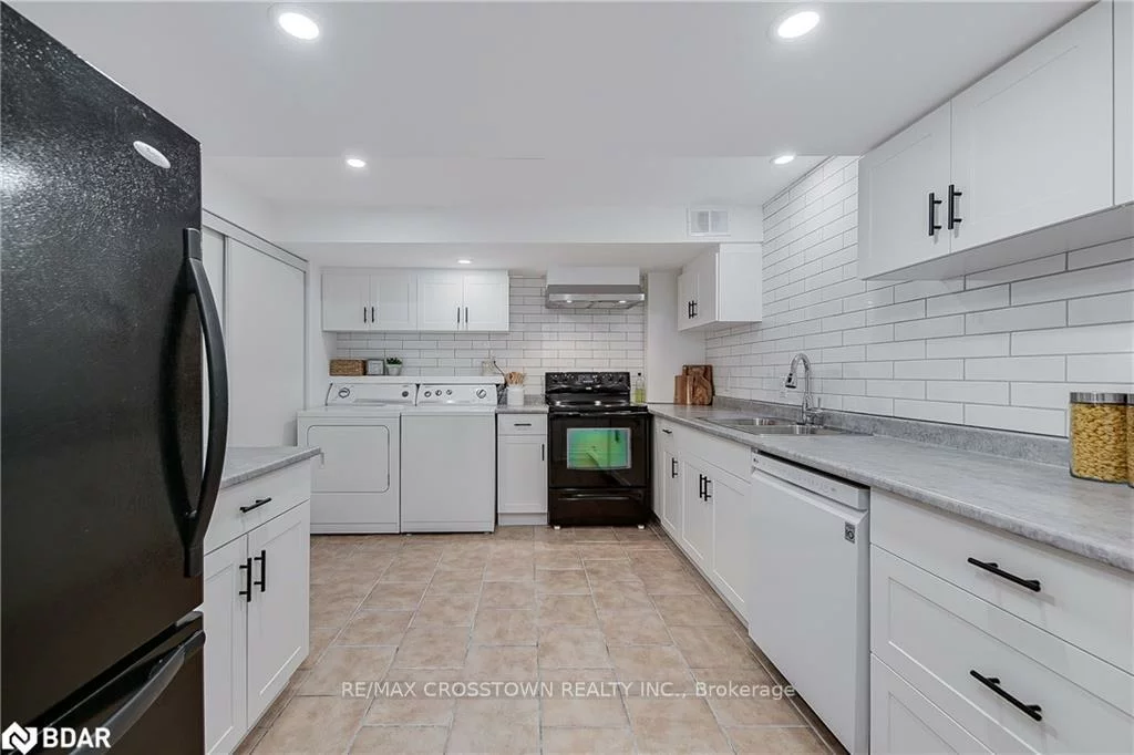 25, CHARLEMAGNE, Innis-Shore, Barrie