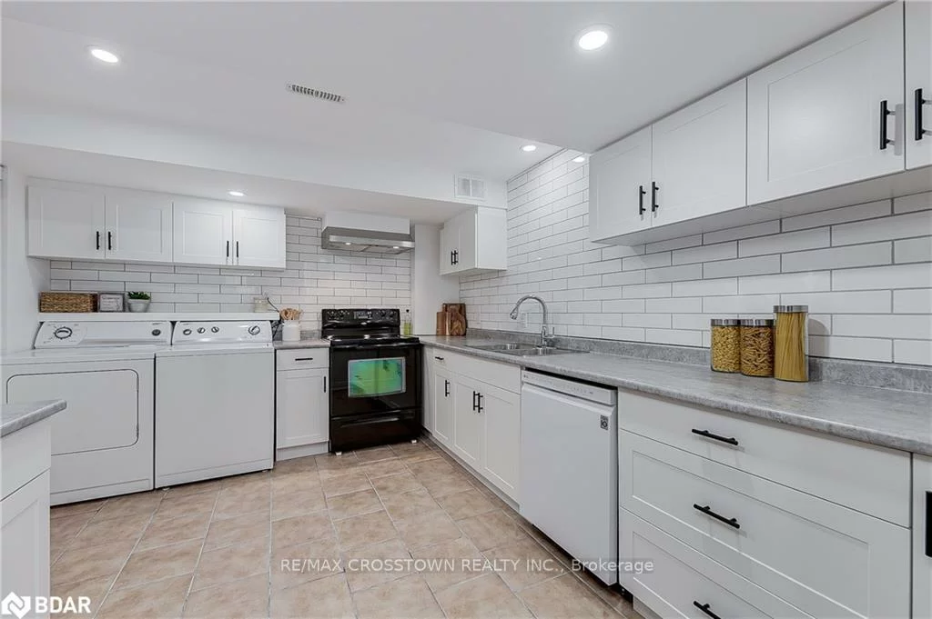 25, CHARLEMAGNE, Innis-Shore, Barrie