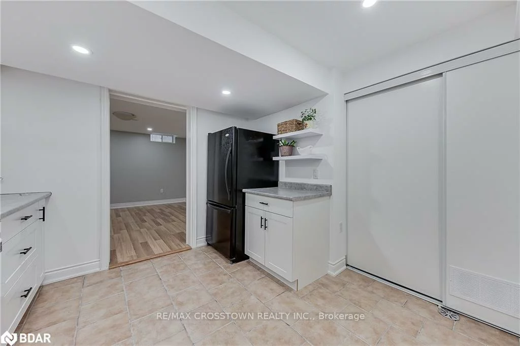 25, CHARLEMAGNE, Innis-Shore, Barrie