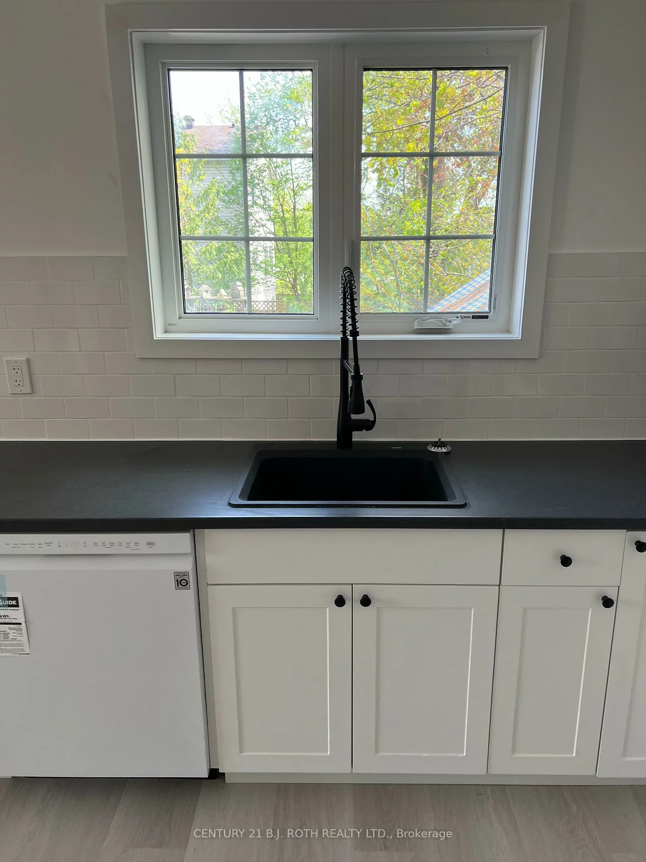 108, Maple, Queen's Park, Barrie