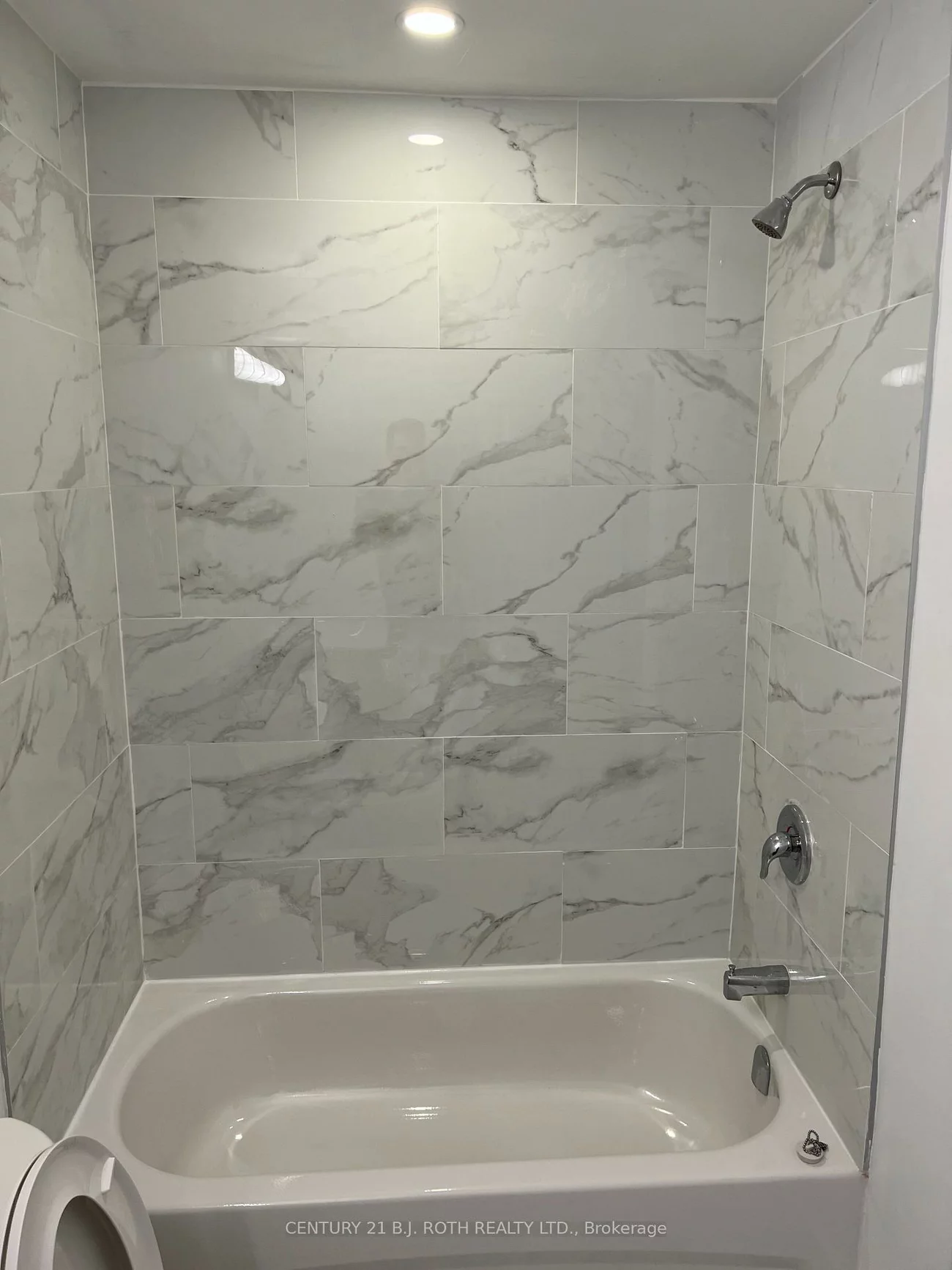 108, Maple, Queen's Park, Barrie